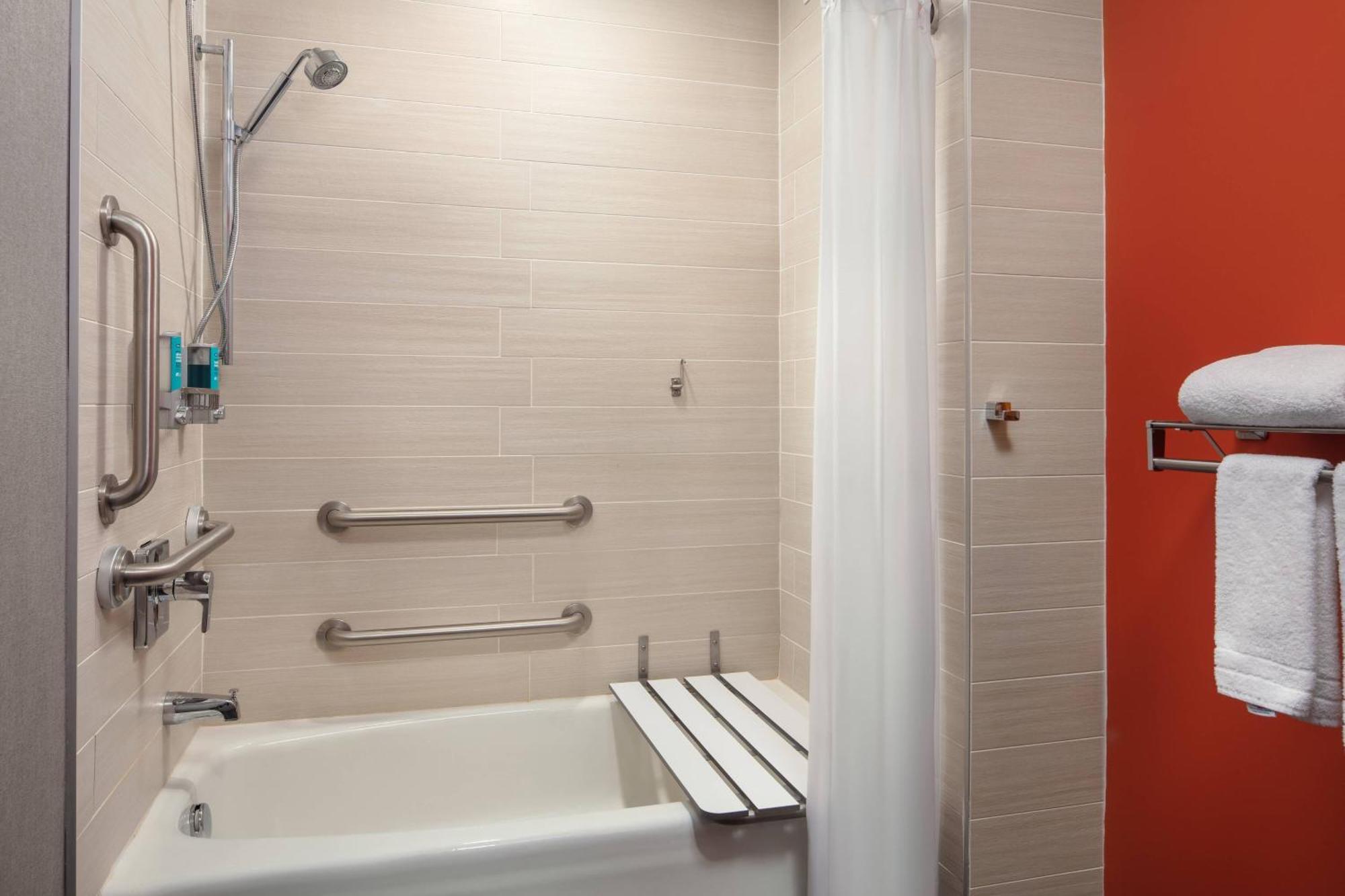 Aloft Buffalo Airport Чийктоуага Екстериор снимка