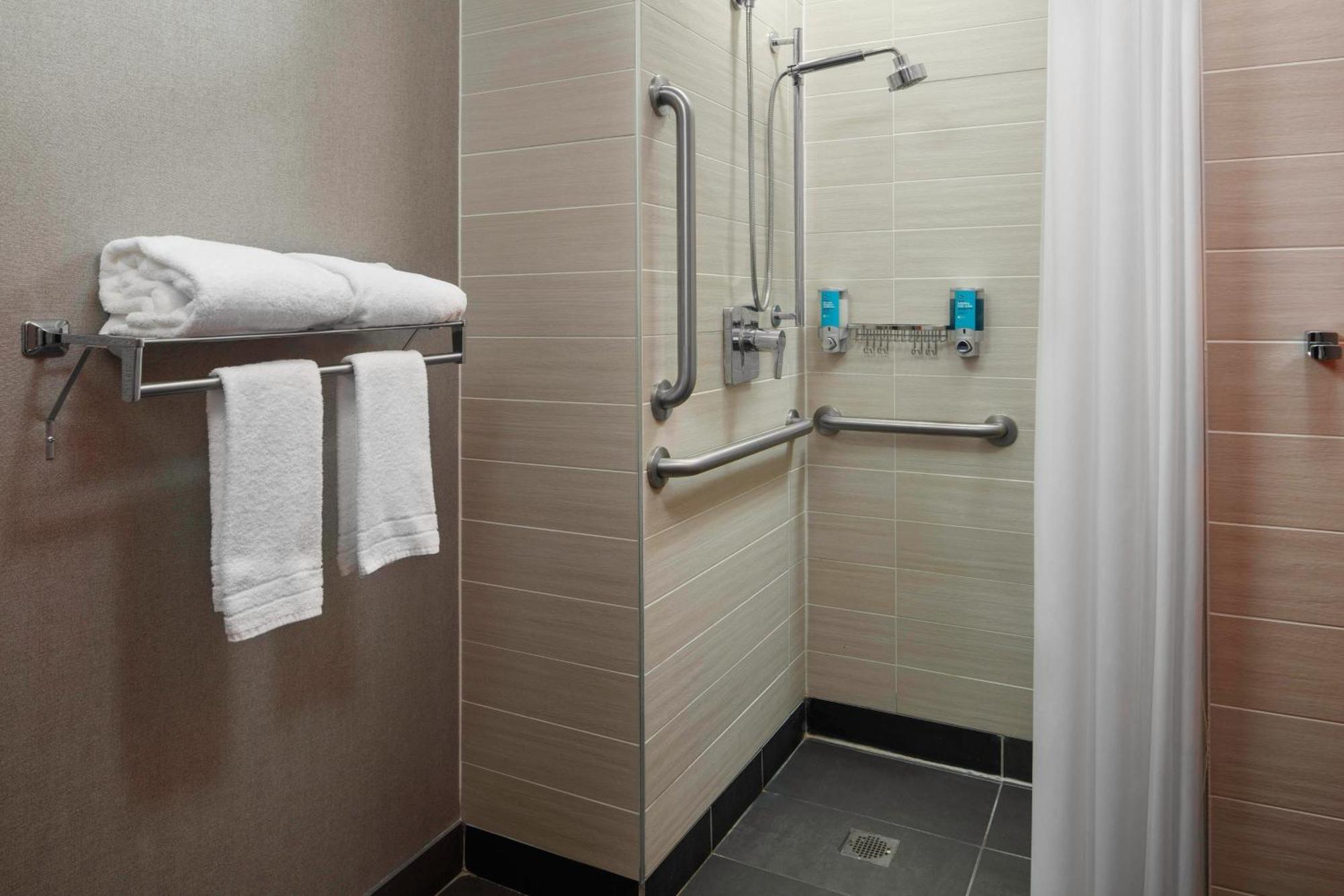 Aloft Buffalo Airport Чийктоуага Екстериор снимка